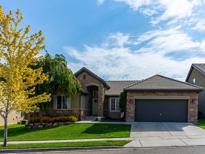 4832 N Shady View Ln