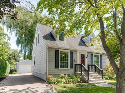 221 N Prairie Ave
