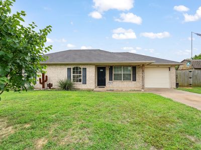 Property at 1105 Ashwood Ct, Cleburne, TX