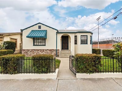 1305 S Cabrillo Ave
