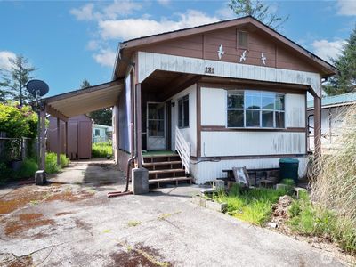 131 Victoria Loop NE