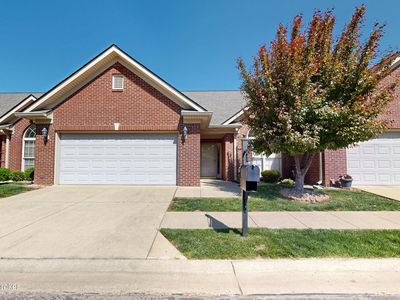 2122 Pickwick Dr