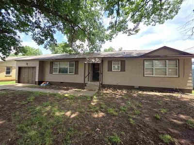 1404 Country Club Dr