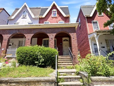 117 W Douglass St