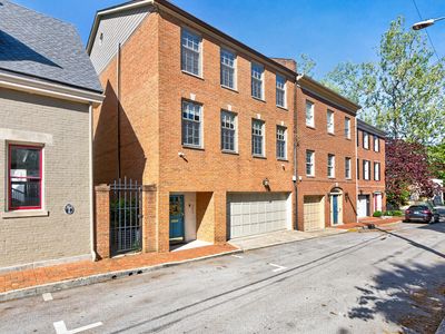 350 New St