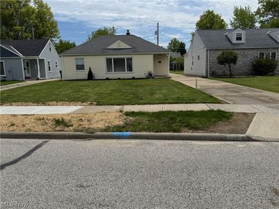 Property at 29516 Cresthaven Dr, Willowick, OH