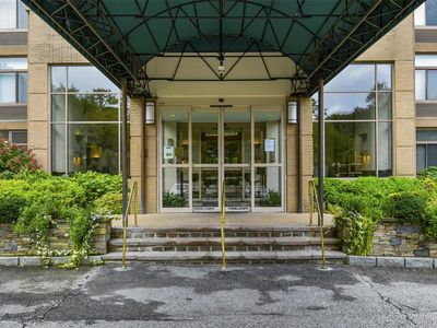 35 N Chatsworth Avenue #6C