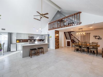 2111 Gray Falls Dr