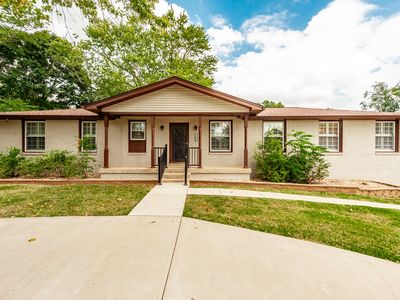 140 La Plaza Dr