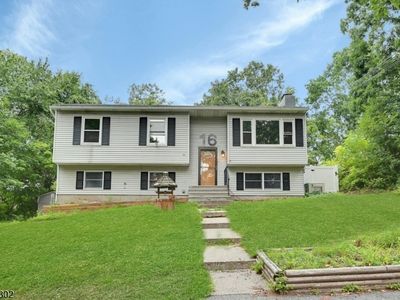 Property at 16 Essex Rd, Sussex, NJ