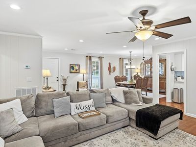 Property at 206 Parkway Dr, Livingston, AL