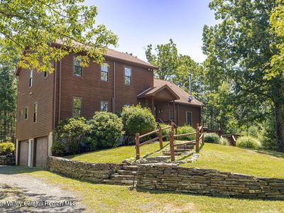490 Peak Rd.