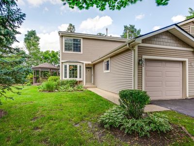 302 E Forest Knoll Dr