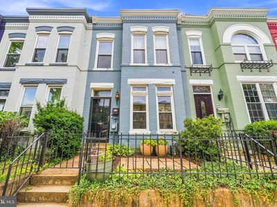 1327 Emerald St NE