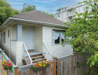 2544 15th Avenue W