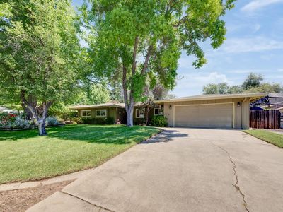 5765 Hoffman Ln