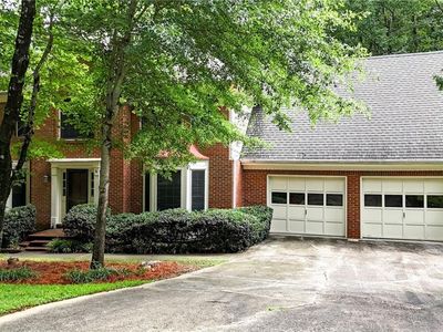 760 Edgewater Ln NW