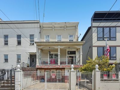 34 Zabriskie St
