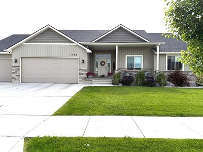 1000 Red Robin Ave