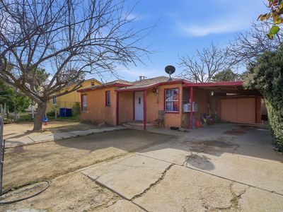 416 E Mariposa St