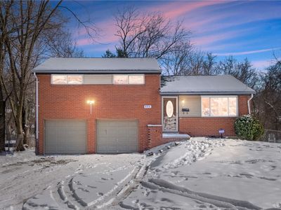 573 Sunnyfield Dr