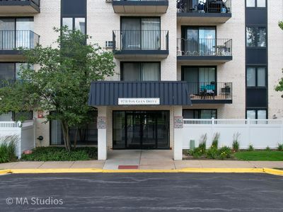 9731 Fox Glen Dr #4C