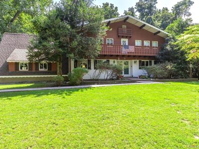 1 Valleywood Court W