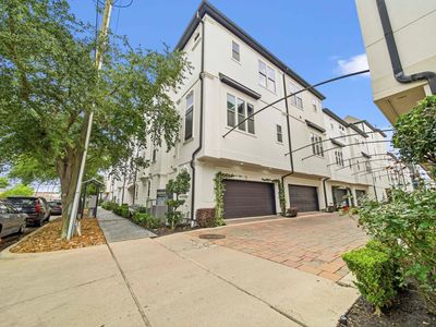 741 Live Oak St