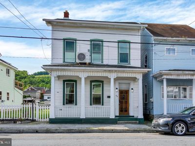418 Main St