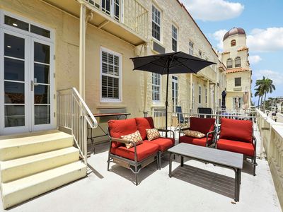 235 Sunrise Avenue #2011