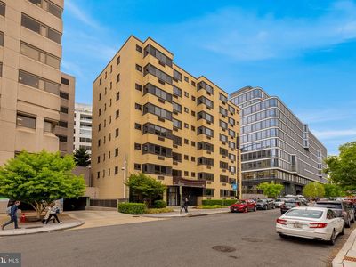 2141 I St NW APT 402