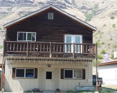 130 River St