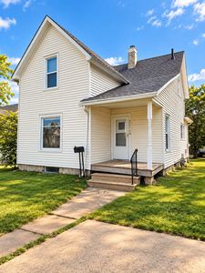 Property at 405 1/2 N 3rd Ave, Marshalltown, IA