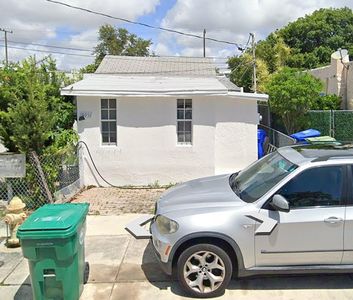 2957 SW 16th Ter APT 17
