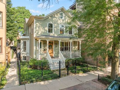 2347 N Geneva Ter