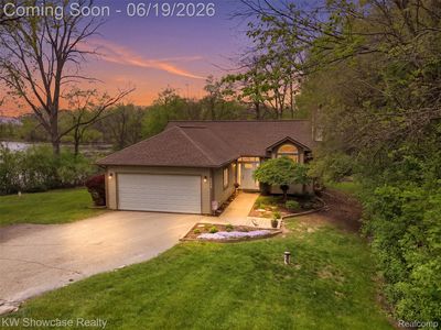 6053 N Bay Dr