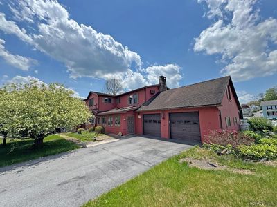 527 Main St