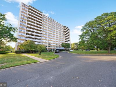 904 Barclay Towers