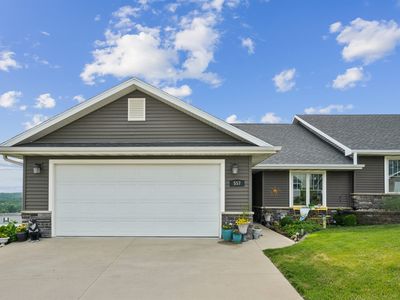 Property at 557 Tanzanite Dr, Dubuque, IA
