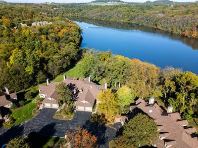 8 Rock Cove Ln