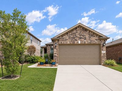 25226 Squire Knoll St