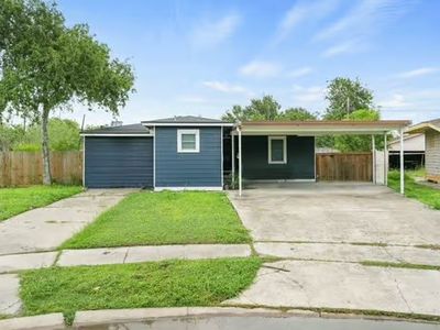 4714 Queen Dr