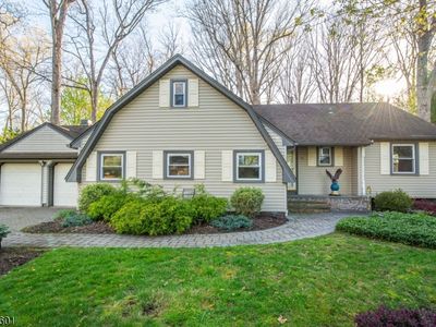 16 E Circuit Dr