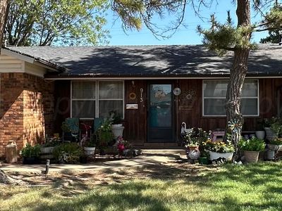 Property at 913 Shamrock Dr, Dumas, TX