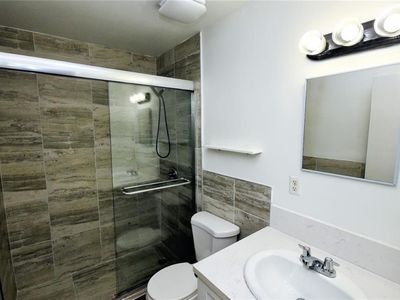 437 Barberton Dr