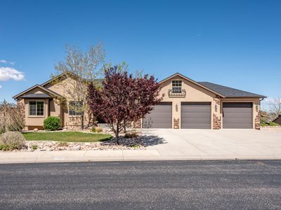 2085 N Ashdown Forest Rd