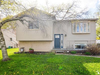 8675 Lillian Dr