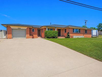 1909 W Modelle Ave