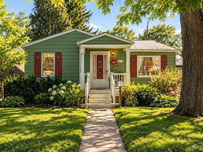Property at 701 Scheurmann St, Essexville, MI
