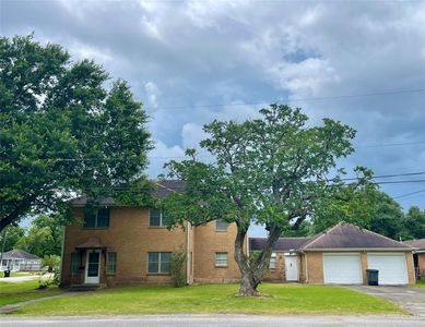 1720 Elm Ave